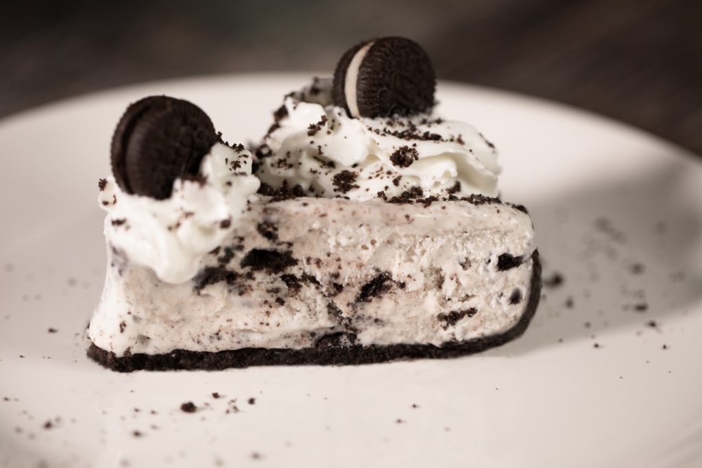 HuckleberrySwts's tweet photo. Cookies 'n Cream + Ice Cream + Pie
Need I say more?

#CookiesNCream #Pie #IceCream #IceCreamPie #Oreo #HuckleberrySweets #FoodBlog #CookiesNCreamIceCreamPie #Sweets #Dessert 
Find the recipe for this Cookies 'n Cream Ice Cream Pie here:
https://t.co/iugs5svUPh https://t.co/ZQcqJTHhBm