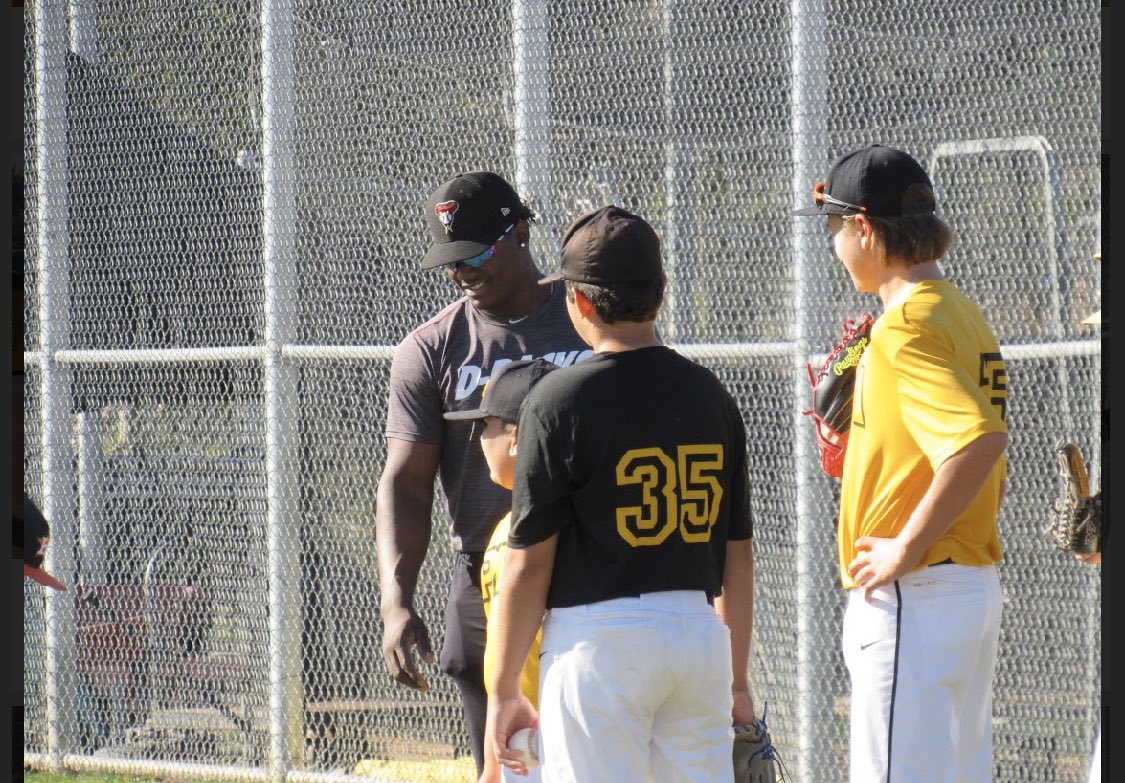 PFAbaseball's tweet image. Big thanks to all the staff that came out for the PFA Baseball Free monthly clinic 💪 #Defense Not too many practices can have the fire power #experience we had out there Big league coaches and players 😳💧#WeTalkingAboutPractice💪 #NewWay2TravelBall