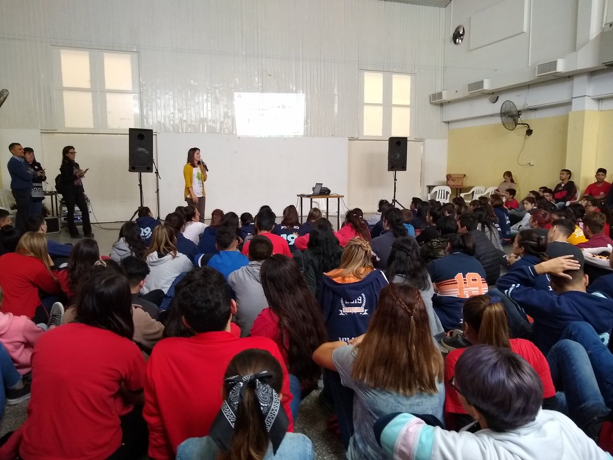 CCRegion1's tweet photo. ¡Somos un montón! Se desarrolla la primera charla del @CUDAIO sobre donación de órganos en #Reconquista https://t.co/jSzvViCZpH