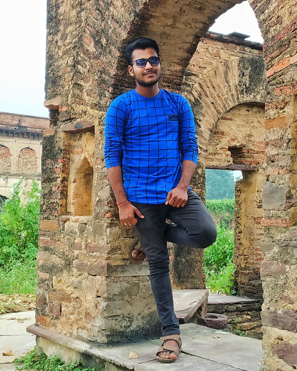 New pic at 8 duari kuaa 😅😅 #kailashsahilsahu
#damoh
#tuesdaySelfie
#TuesdayMorning #tuesdayvibes  #modlingphotography #modling #modelingshoot #model #modellife
#mobilephotographyandediting #mobilephotographyindia #mobilephotography #traveling_arte #traveling