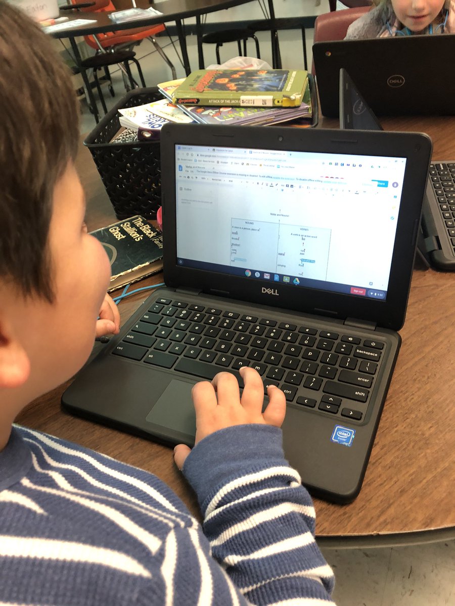 MissEatonSES's tweet photo. First time trying to work on a google doc all together. Talk about a fun time in second grade!! https://t.co/bFCQhamKIO