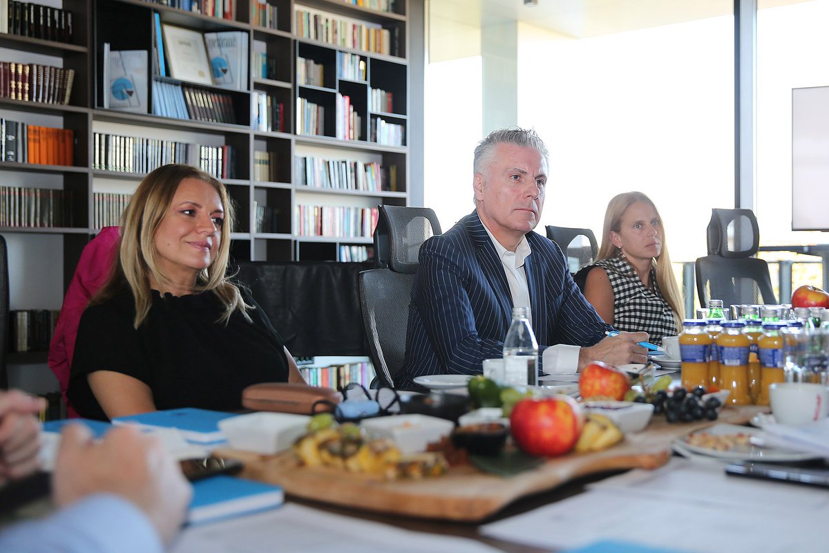 ninamedia's tweet photo. U sedištu kompanije Ninamedia u Novom Sadu održan je sastanak Upravnog odbora Srpske asocijacije menadžera.
@menadzerSAM https://t.co/zFoJzAms8P