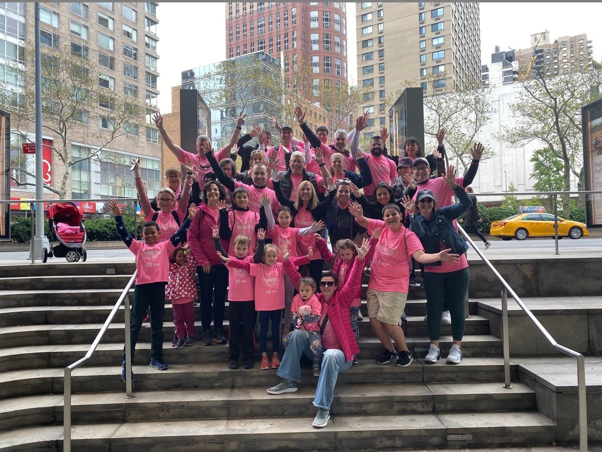 LeumiUS's tweet photo. A big thank you to everyone who walked, donated and supported Team Leumi in this weekend’s Making Strides Against Breast Cancer walk in Central Park to show that #LeumiCares. #WeAreLeumi #makingstridescp https://t.co/TE8eicnwHy