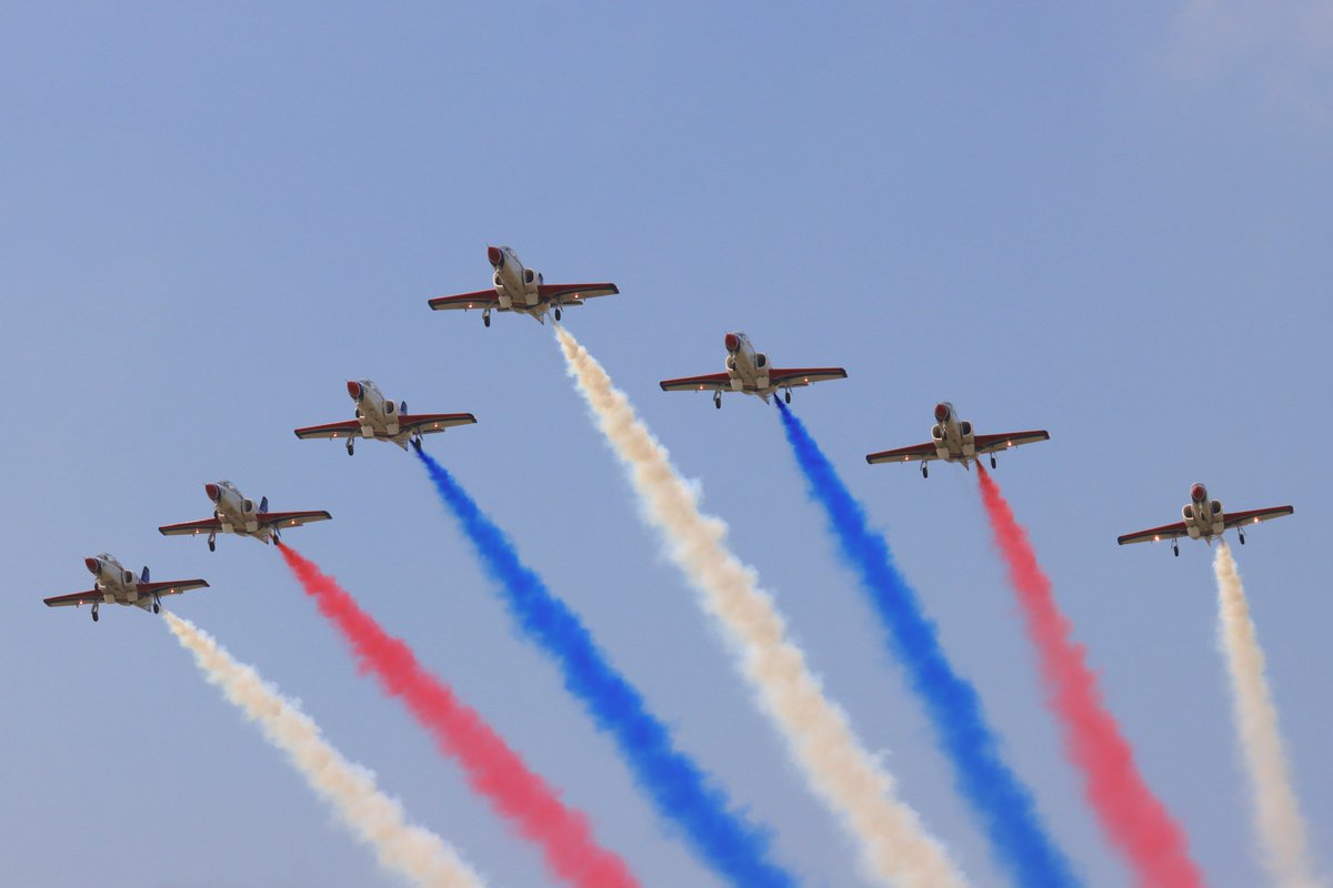 P74441927's tweet photo. ようやく台南航空祭の撮影画像のセレクトに着手
今回の機材はEOS 90D + SIGMA 60-600 DG OS HSM
まずはサンダータイガース
カラースモークが新鮮でした
#台南航空祭
#雷虎特技小組
#AT_3
#CANON
#SIGMA https://t.co/9GzDnNycXv