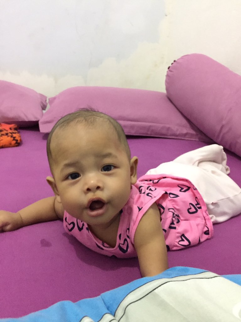 Anak wedok kesayangan yg bentar lagi udah berusia 5 bulan, Sehat walafiat slaluu anakku 😘😘
