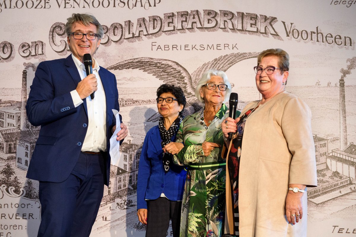 Wij openden afgelopen week onze deuren voor zo’n 500 bezoekers. Samen vierden wij 100 jaar Pette-Boon fabriek! Voor even kon de geur van cacao weer worden geroken en de chocolade 🍫 weer worden geproefd in de voormalige fabriek. ‘Proef’ de sfeer met deze kleine impressie.