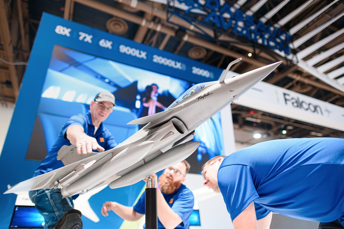 hernanfavier's tweet photo. 📷 Un mockup du chasseur #Rafale dans le #NBAA19 à #LasVegas. https://t.co/SYWTKfTVwV
