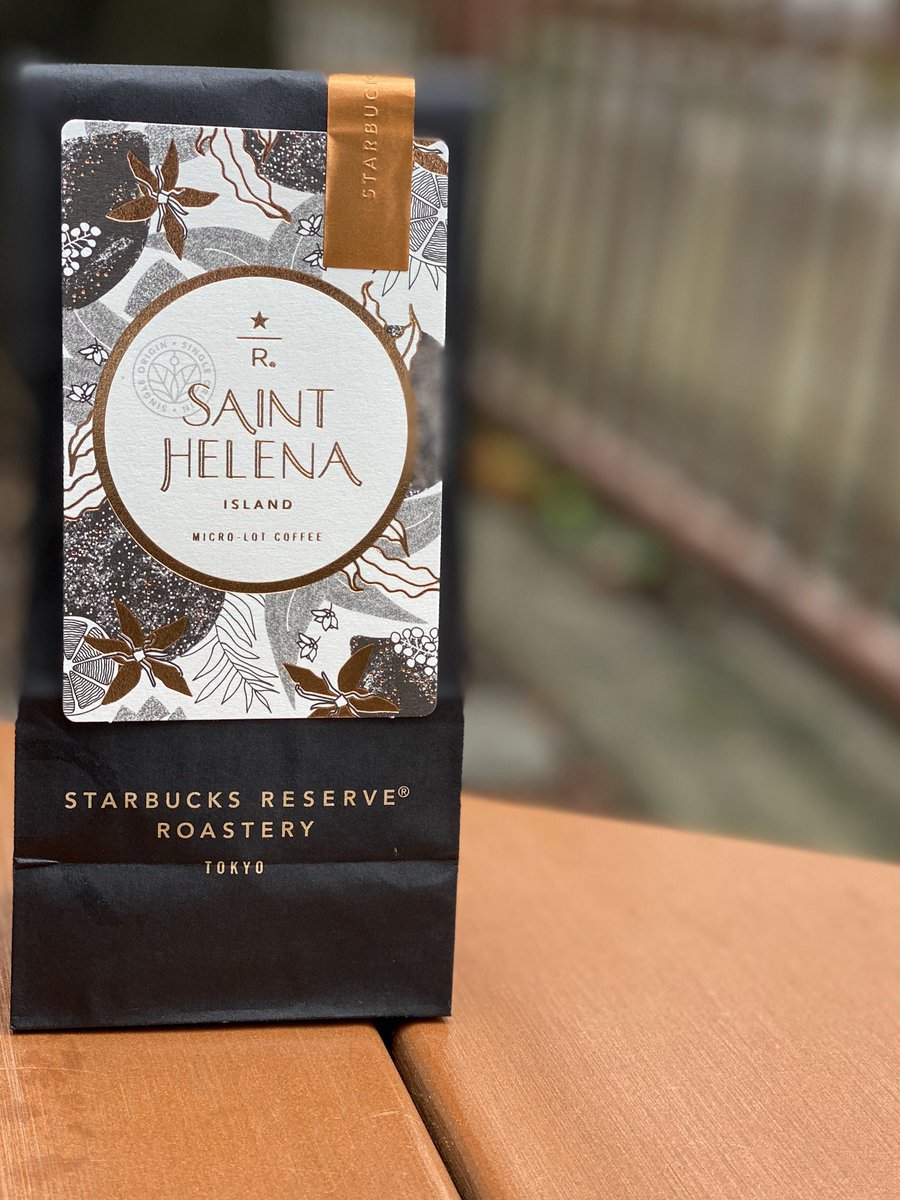 スターバックスリザーブロースタリーのセントヘレナ アイランド。
ナポレオン1世が幽閉された絶海の孤島、晩年を過ごしたセントヘレナ島の希少なコーヒー豆。スタバでたぶん一番高いコーヒー豆。買うと貰えるエデュケーションカードが素敵。 