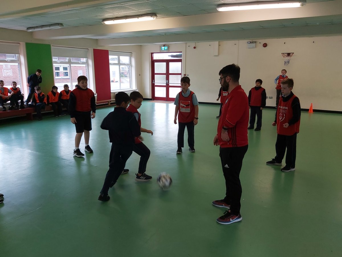glash6thclass's tweet photo. The lads really enjoyed their first training session with Chris from @CorkCityFC @CCFC_Community #CCFC84 #GetActive https://t.co/EYPsrXcGXf