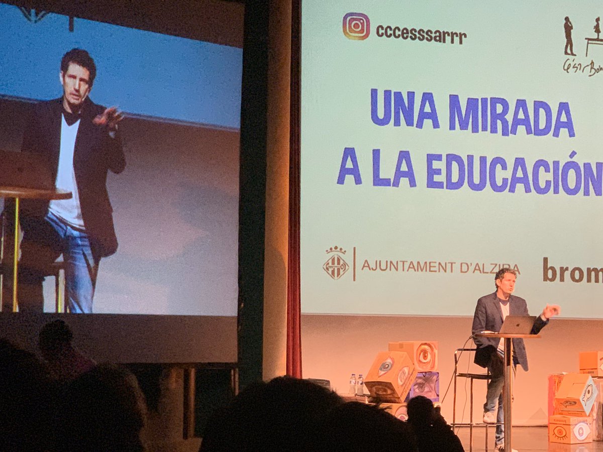 BenjaminCeip's tweet photo. Quin gust escoltar al gran @cccesssarrr Cesar Bona!              "Amb un llibre, mai estaràs sol" 💚 https://t.co/afKi4IYV82