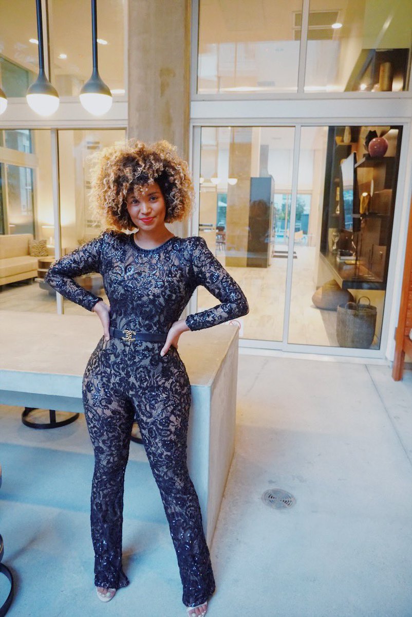 OwnByFemme's tweet photo. Showing up to all the holiday parties like... 💗 https://t.co/gSQdIlUhd9