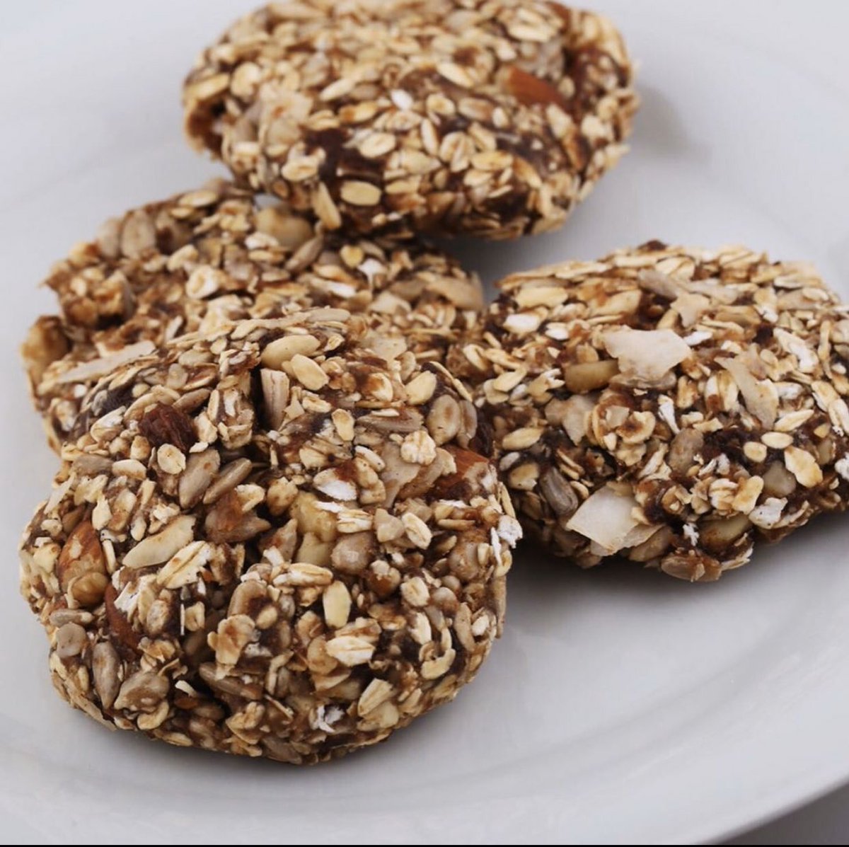 Need an extra boost of energy bites on hand for throughout the week? This is the easy make lovely treat of the day!!! #organicfood #organicfarming #healthydiets #smoothie #healthylifestyle #vegan #veganrecipes #Vegetarian