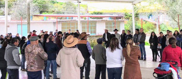 UlisesHVazquez's tweet photo. En ninguna Administración se había beneficiado de tal manera a las familias #Omitenses !! Hemos formado el Comité de Obra, para realizar la reconstrucción del camino antiguo de la Localidad de Guerrero !! #OmitlánTrabajaParaTi !! 👊🏽🍎⛰ https://t.co/ttRwGu9WnW
