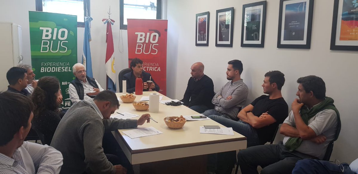 rigobisso's tweet image. Evolucion #BioBus
Junto a @IngGaribaldi recibimos a empresas de Transporte de Pasajeros 🚌 que estan funcionando con #B100 (100% #Biodiesel) 🌿♾
Suman más de 1100 colectivos de 1300 q funcionan hoy con #B100 en un parque total de 1800
Seguimos avanzando con #TripleImpacto 🛠🌎♻️