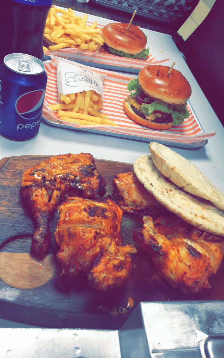 Serving up 👌🍗🍔🍟

Bring your pals along to Meaty Buns this evening - and don't forget about our loyalty scheme. Collect stamps every time you come and enjoy a free meal on us!

#londonburgerlife #nw6 #nw10