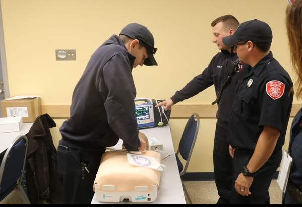 zollemsfire's tweet photo. Mercy Flight Central trains the City of Batavia Fire Department, NY on Pit Crew CPR with the ZOLL X Series. “Pit Crew CPR has delivered outstanding results for #SCA victims.” https://t.co/k5R9SqwrLI #PitCrewCPR  ZOLLEMSFire #EMS #Fire #Paramedics #ZOLLdiers https://t.co/PSh4dMxfcL