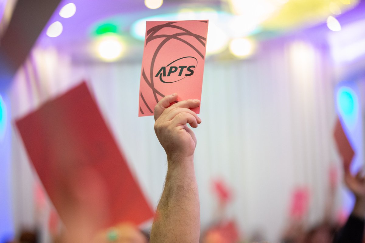 APTSQ's tweet photo. Nous sommes réuni·e·s en #conseil général pour discuter de #négociation nationale, réviser les conditions d’exercice des élu·e·s et faire le point sur la redistribution des budgets dédiés aux équipes locales.  #négo2020 #apts #syndicalisme https://t.co/dUou8NBiZR