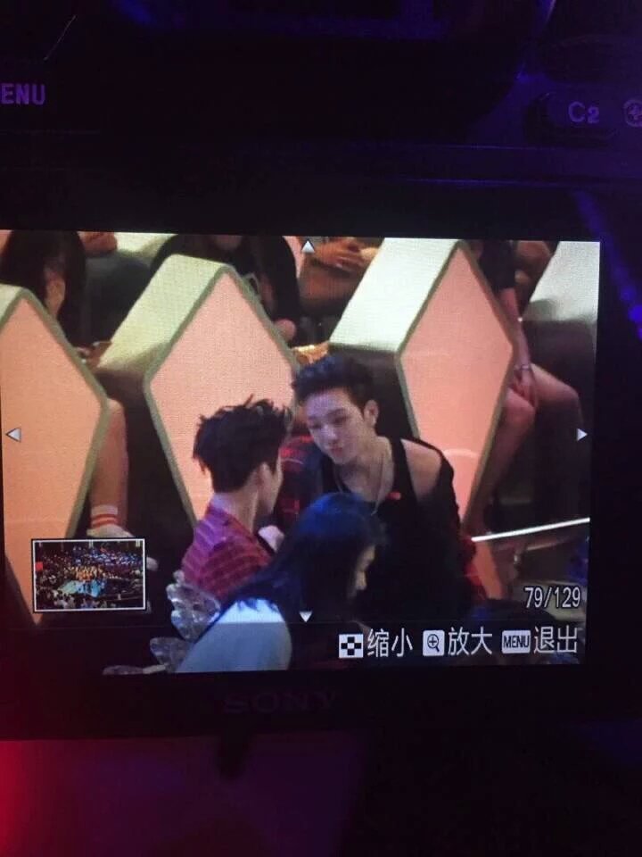infinitymymen's tweet photo. กรีดเลือดคิมจีวอนออกมา
ก็จะเขียนได้แต่คำว่า "รักน้องฮันบิน" 
จัมวรั้ยยยยยน https://t.co/XHBN1dw3E6