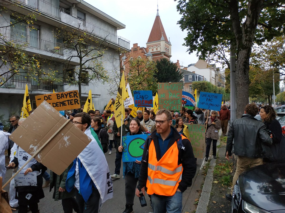 confgrandest's tweet photo. à #Strasbourg avec @pouruneautrepac pour une #PAC qui réponde aux enjeux sociaux et environnementaux et pour des paysans plus nombreux https://t.co/o7Cu2T84M6