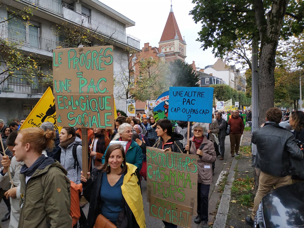 confgrandest's tweet photo. à #Strasbourg avec @pouruneautrepac pour une #PAC qui réponde aux enjeux sociaux et environnementaux et pour des paysans plus nombreux https://t.co/o7Cu2T84M6