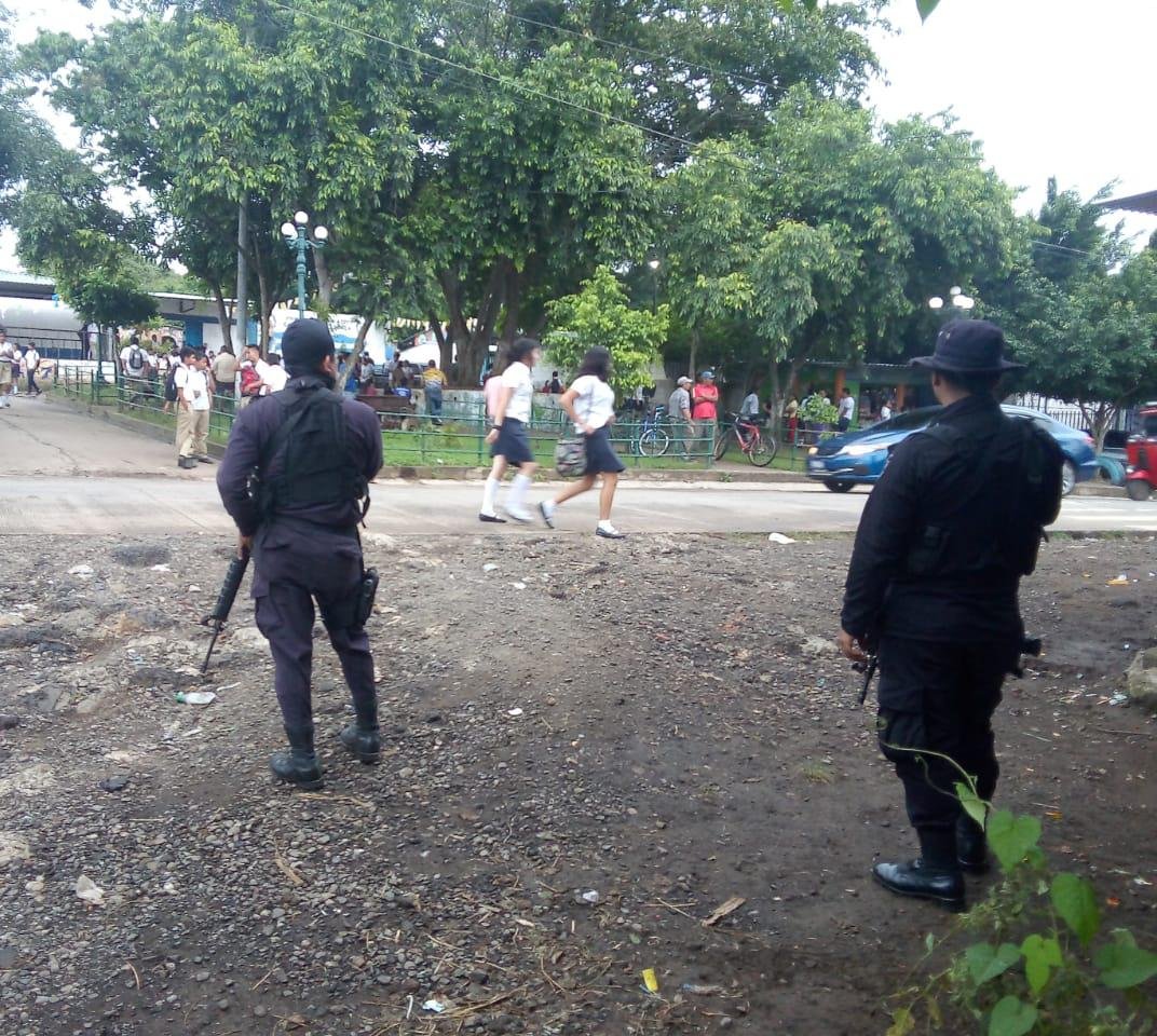 PNCSV's tweet photo. #Sonsonte | Policías #Rurales brindaron seguridad a la población estudiantil en el cantón El Sunza del municipio de Izalco #PlanControlTerritorial https://t.co/btgxv42b8A