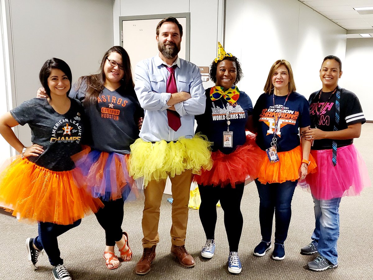 MrsAguries's tweet photo. 5th grade won't get TIED up with drugs because we are TUTU cute! 🤗 #SEarmadillopride  #redribbonweek @Sundown_e  @jenalexander05 @jeheiser1973 @MarysabelVarga1 @lindacarmonaSE https://t.co/jVoHGZl5SY