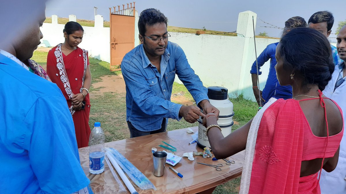 SanjevaniG's tweet photo. Artificial Insemination in Goat, A 3 Days Training Program is going on in Association with @tatatrusts @cinicell at Palojori, Deoghar, Jharkhand. @GoatResIndia @PusaKrishi @IIMCIP #BlackRevolution #BlackBengalGoat #BreedImprovement #RuralEmploymentGeneration https://t.co/t3smzHP06X