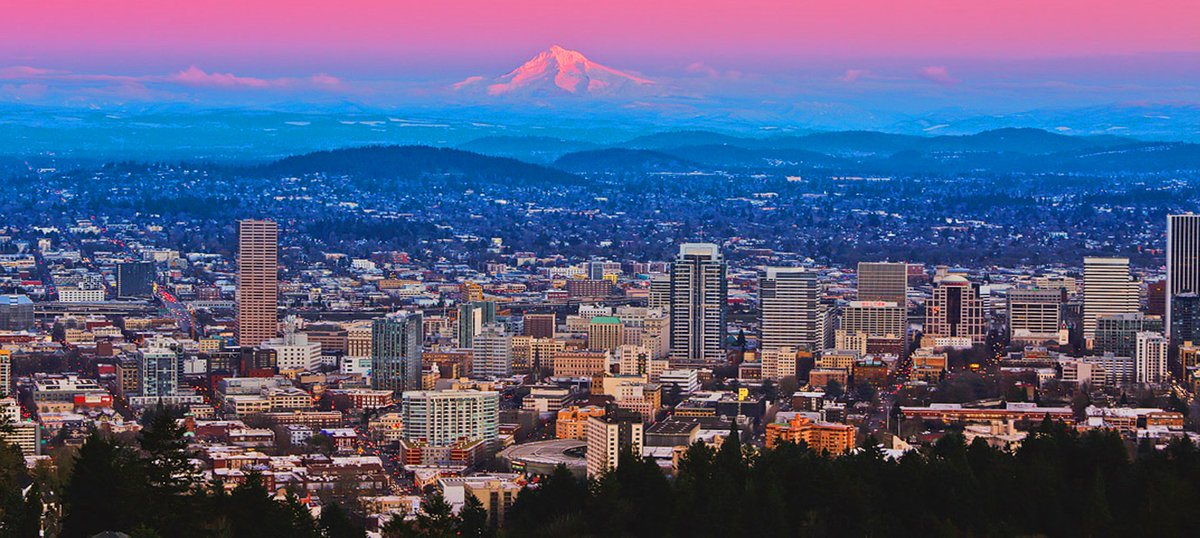 Our next HQ Event kicks off in 2 days. Tickets are still available for the Portland State Summit. Industry leaders from varying backgrounds take the stage, revealing how cutting-edge technology and customer-centric approaches influence empowered buyers. hubs.ly/H0lmxJ70