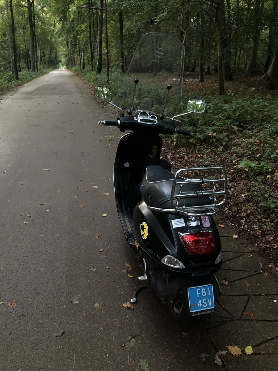 artiR2R's tweet image. GESTOLEN: Mat Zwarte Vespa S
Omgeving Nijmegen Centrum
Beplakt met stickers

PLEASE RT