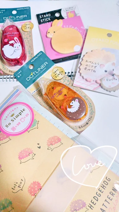 自分に買った誕生日プレゼントはハリネズミのテープのり…とかとか
ずっと探してたんだ～!ハリネズミのテープのり!すごくかわいい!
とにかく一目惚れ 
