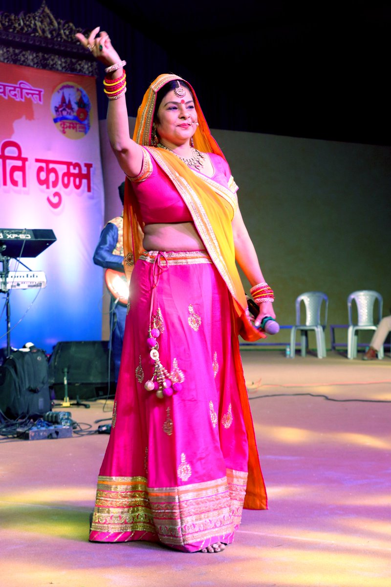 SwarComm's tweet image. #Moments #At Kumbh 2019  India&apos;s Folk Icon Malini Awasthi
@kumbhculture 
@PrayagrajKumbh 
@maliniawasthi 
Social Media Management
By Swar Communication
Department of Culture Uttar Pradesh
#MediaManagement #SocialMedia
#EventCoverage #Culture
#Art #Indianculture 
#folkmusic