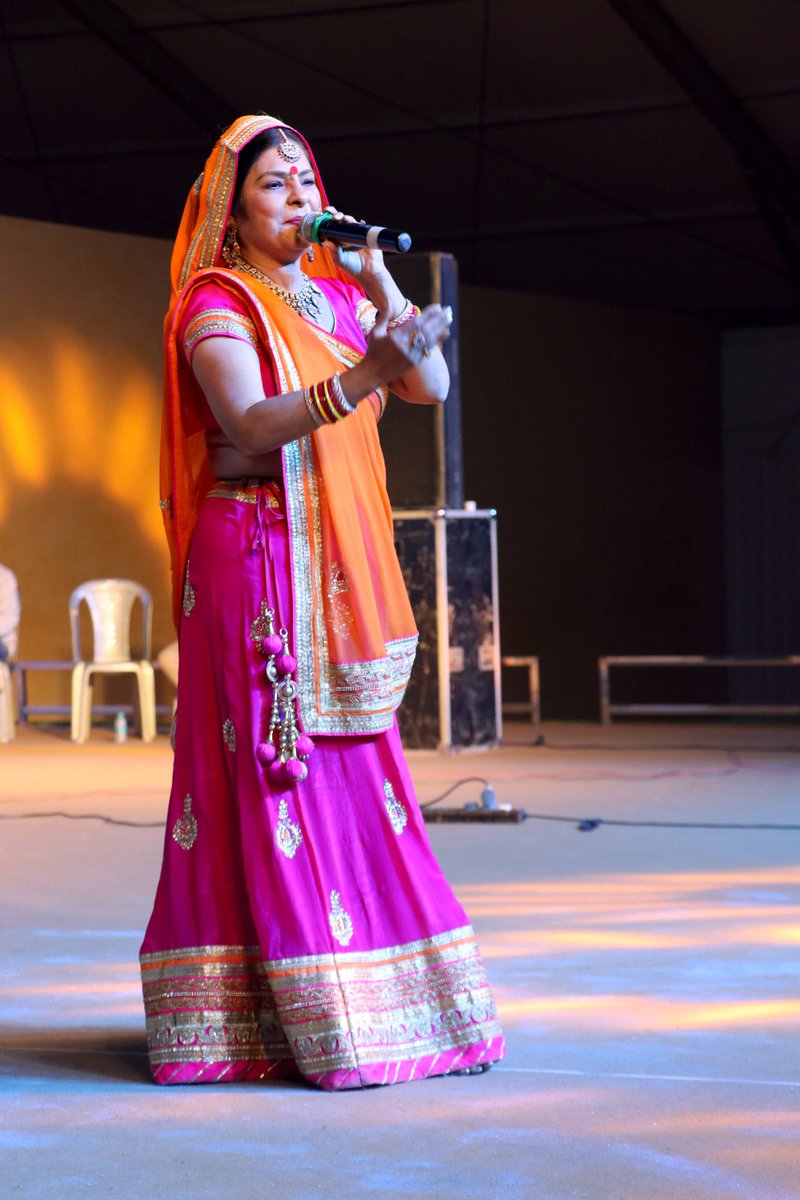 SwarComm's tweet image. #Moments #At Kumbh 2019  India&apos;s Folk Icon Malini Awasthi
@kumbhculture 
@PrayagrajKumbh 
@maliniawasthi 
Social Media Management
By Swar Communication
Department of Culture Uttar Pradesh
#MediaManagement #SocialMedia
#EventCoverage #Culture
#Art #Indianculture 
#folkmusic