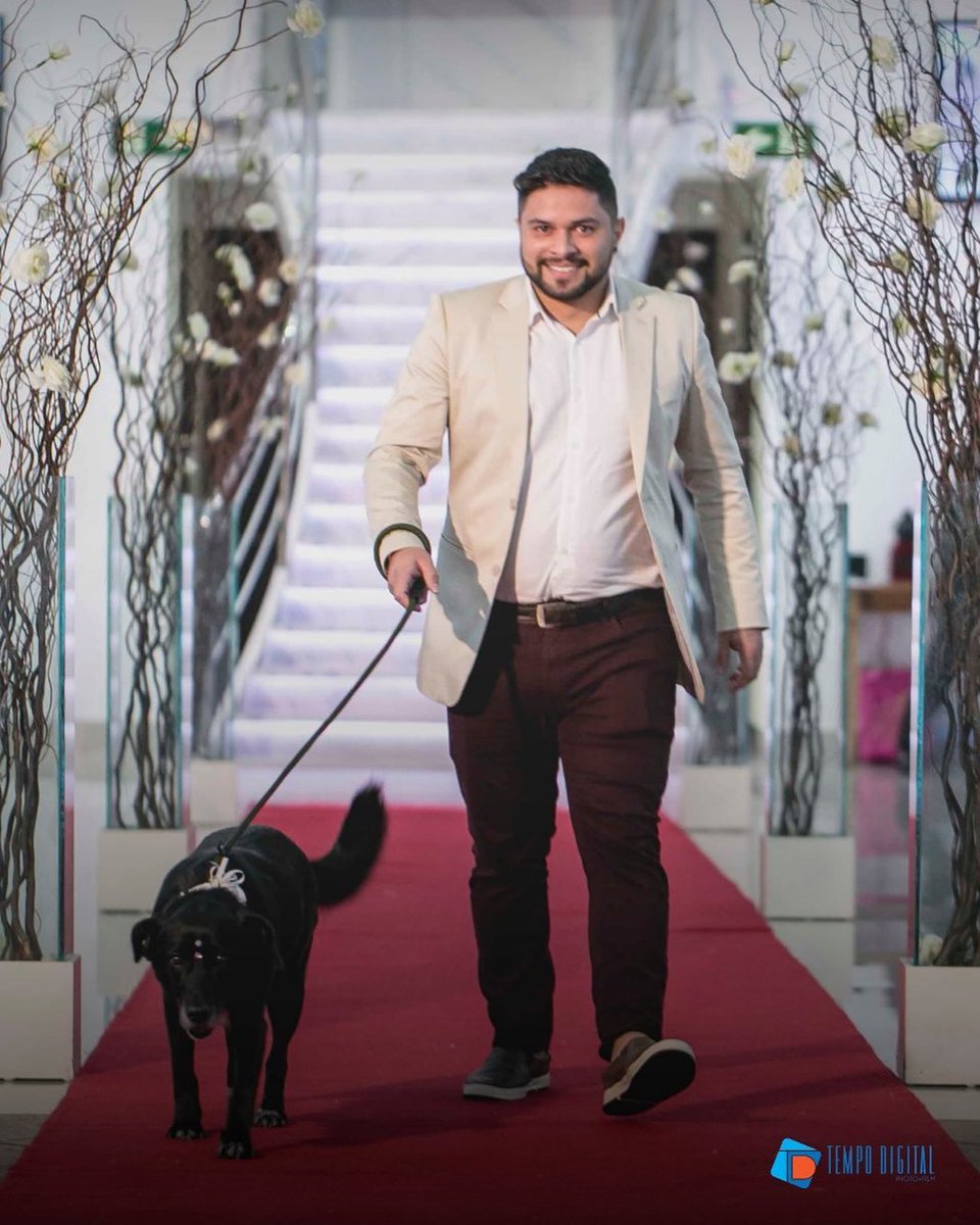 tempo_digital's tweet photo. Quando o fotógrafo vira “pajem” ...com uma daminha pra lá de especial 🐶💕 ㅤ
ㅤ
👨🏻 @lpaphototd

#Boda #Bride #Casamento #FestaDeCasamento #FotoCasamento #ILoveYou #Love #Matrimonio #Noiva #TempoDigital #Dog #DogLover #DogsOfInstagram #Daminha https://t.co/JtlZtum2VF