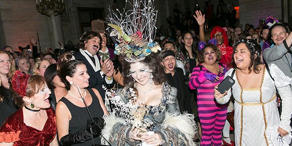 NYPLEvents's tweet image. Trick or treat for books and #braincandy at #NYPLafterhours on 10/25! Our friends @penguinrandom will be treating those in line for our annual Halloween masquerade to spooky titles and every book lover's favorite candy—Nerds. Join us: on.nypl.org/2BuPj1J