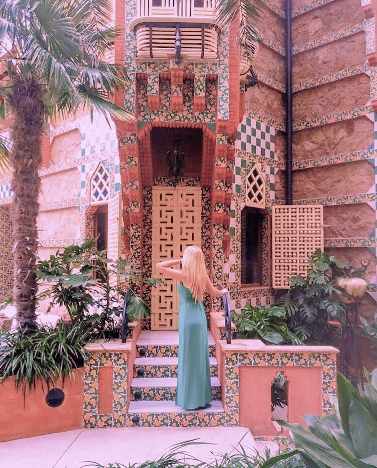 InstaTours's tweet photo. Barcelona Insta tours are currently offering a massively reduced price for all of our tours starting from €15 .. capture the most beautiful pictures for your Instagram by booking a tour with us now https://t.co/PfDSarHWT7 https://t.co/kH5EhbVq5d