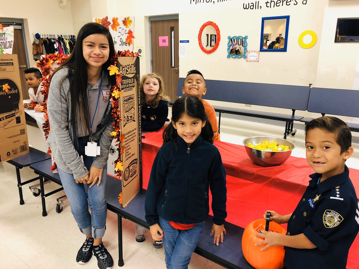 GoodwinCandi's tweet photo. 🎯💯Thank you to @SGHS_Colonels for the #support 😊🆒Thank you to one of the #bestteaching #teams ever for #creating and #executing the @Watson_Wildcats #firstgrade #annual #FallFestival this year!! @LedayAl https://t.co/dfFGXReDwK