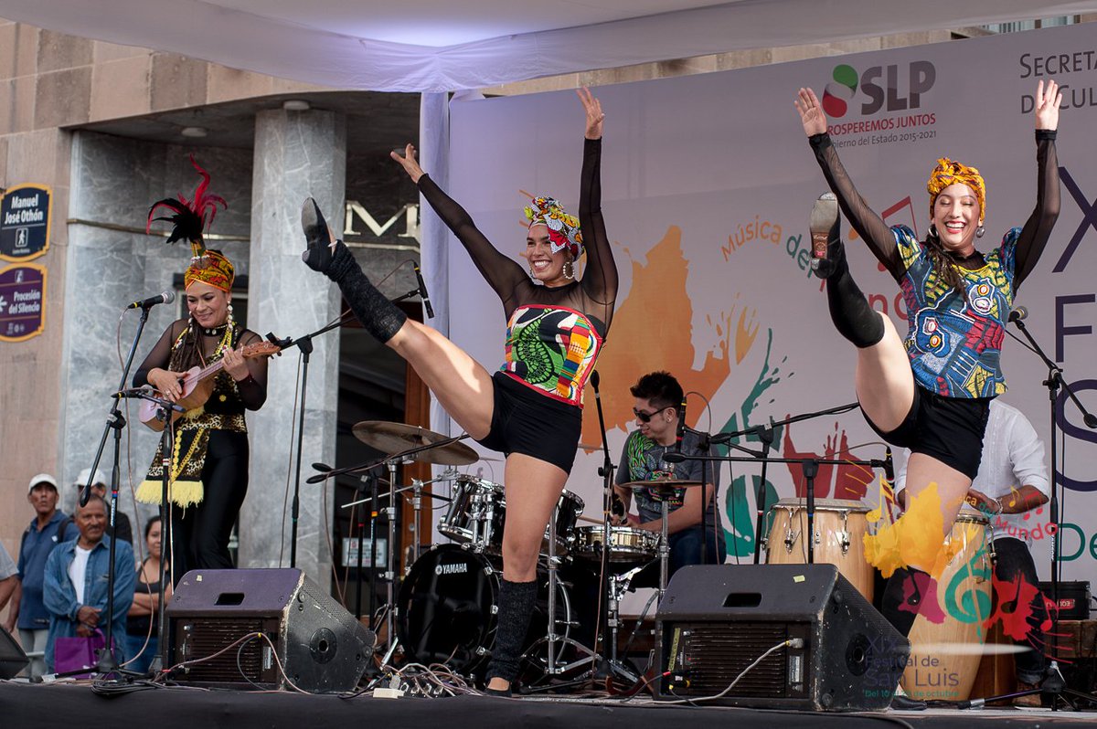 festivalsanluis's tweet photo. 🎸✨ #GaleríaFSLP2019:
Presentación de la agrupación Bandúla (#CDMX) en la Plaza de Armas cerrando el programa infantil del #FSLP2019. ¡Checa su galería fotográfica!

➕Fotos en: https://t.co/YqBvllRLG7 https://t.co/fZPtAvczTv
