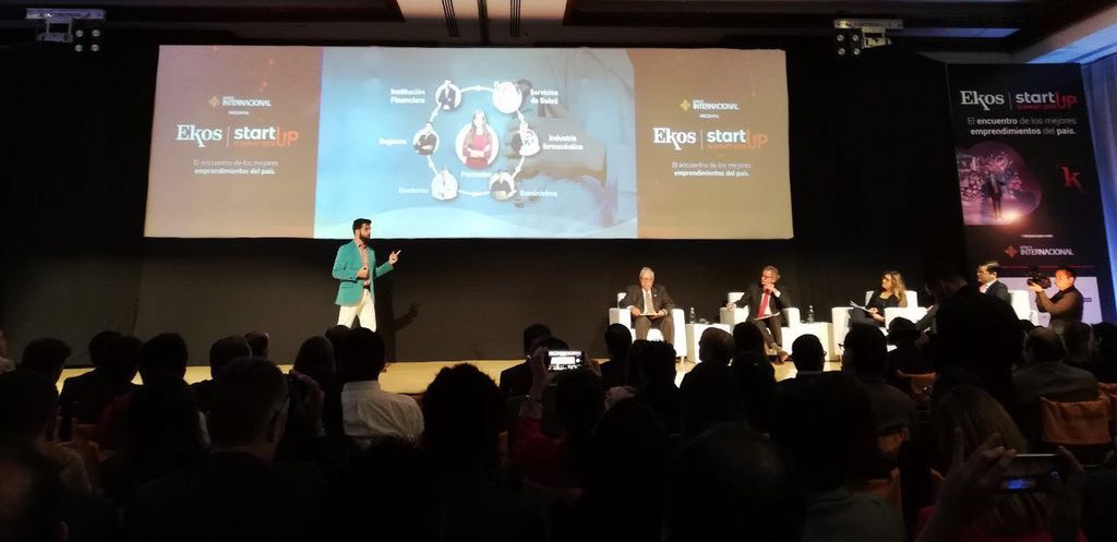agustinalbanm's tweet photo. Un honor participar como jurado en el #PitchCompetiton y ser testigo de las ideas y emprendimientos de nuestros jóvenes innovadores. Cada idea tiene la fuerza de cambiar al mundo y el #AprendizajeColectivo es el camino. Felicitaciones a los participantes del #StarUpSummit https://t.co/MKtk5FtRQ7