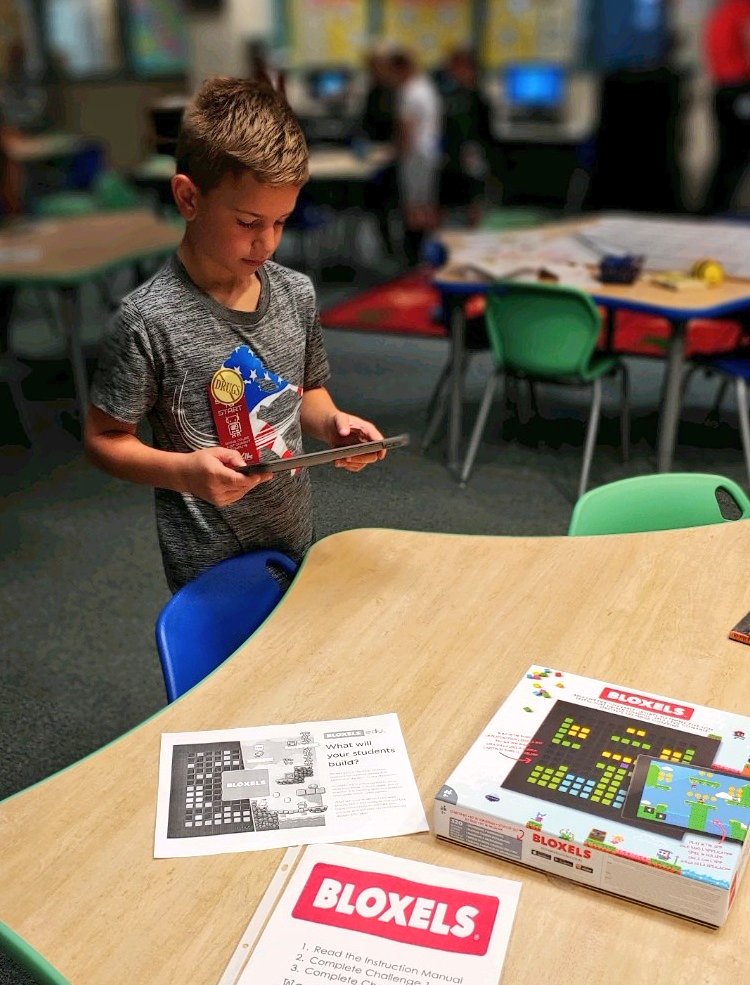 Gearing up to use our new @BloxelsEDU <a href="/bloxels/">Bloxels</a> 1 year subscription! Can't wait to see the video games these students create!
@kattymomo1515 <a href="/ClaysvilleES/">ClaysvilleElementary</a> 
#Mc3G #bestyearyet #DLPCoaching