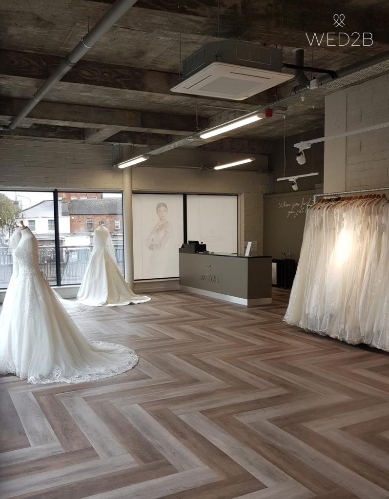Designed and made by us here at Bespoke MDF HQ. This desk features a 
- Sprayed finish
- Aluminium kick plate
- 3D Logo
- Granite Top with computer tidy
- Adjustable shelving to the rear