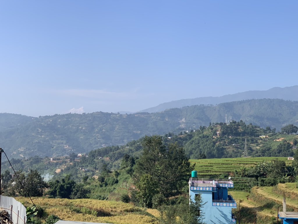 I’ve always been in Nepal in the monsoon season, but this time the sky is kind of clear. Can you see the snowy peak in the distance?