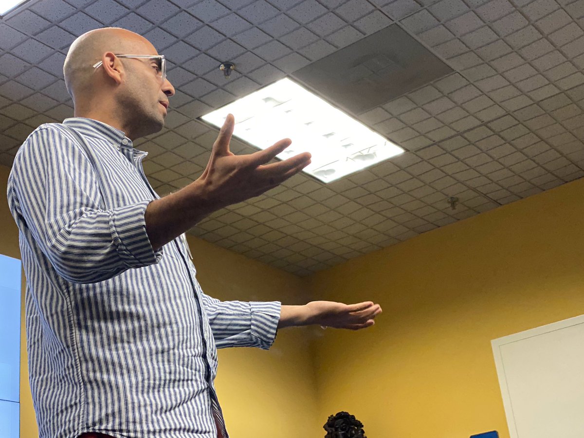 PEAKS_Lab's tweet image. PEAKS research associate @JuanSMuhamad presenting at today’s “Mental Health on College Campuses” colloquium hosted by @FIUCarta #creatingdialogue #addressingbarriers