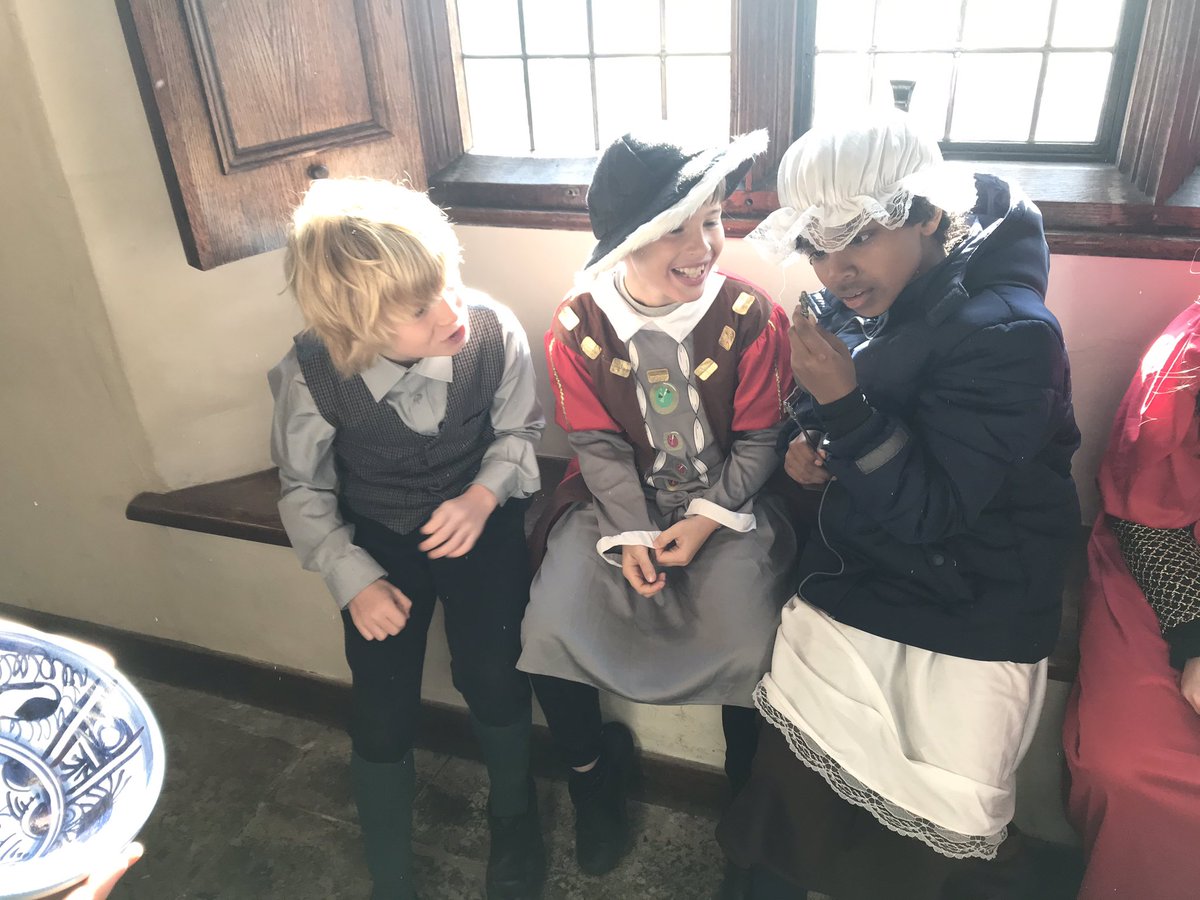AshfoldSchool's tweet photo. More good Tudor times @SulgraveManor #FormIV #MrWashington https://t.co/gw2sf6ahA4