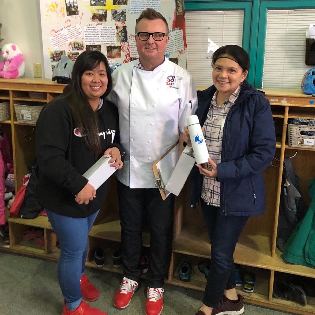 BrightPathKids_'s tweet image. Two of the chefs from our Chestermere centre won The Chef Challenge at the C.H.E.F. (Cooking Healthy for Early Childhood Foundations) Conference last weekend.

Congratulations to our wonderful staff!

#CHEFChallenge #Contest #Chestermere #Calgary #Conference #BrightPathKids