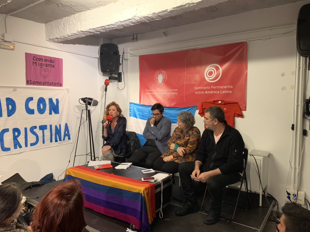 sempalucm's tweet photo. “Aprendimos con las argentinas que teniamos que cambiar la sociedad de forma no jerarquica, o sea, no patriarcal” @LaFallaras 

#RenaceLaEsperanzaAL

Nos podeis seguir en vivo aqui: 

https://t.co/Mvej4z9ZF1 https://t.co/vAchASaPWP