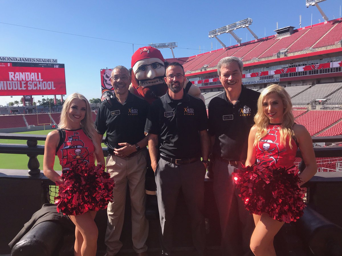 philp1976's tweet photo. @AVIDEasternDiv Over 1000 students representing 35 different schools at the Tampa Bay Buccaneers AVID Career Day! https://t.co/b5fcEMtY4X