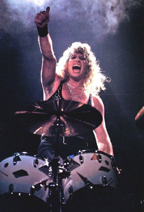 Happy Birthday to former Ratt Drummer Bobby Blotzer. He turns 61 today. 