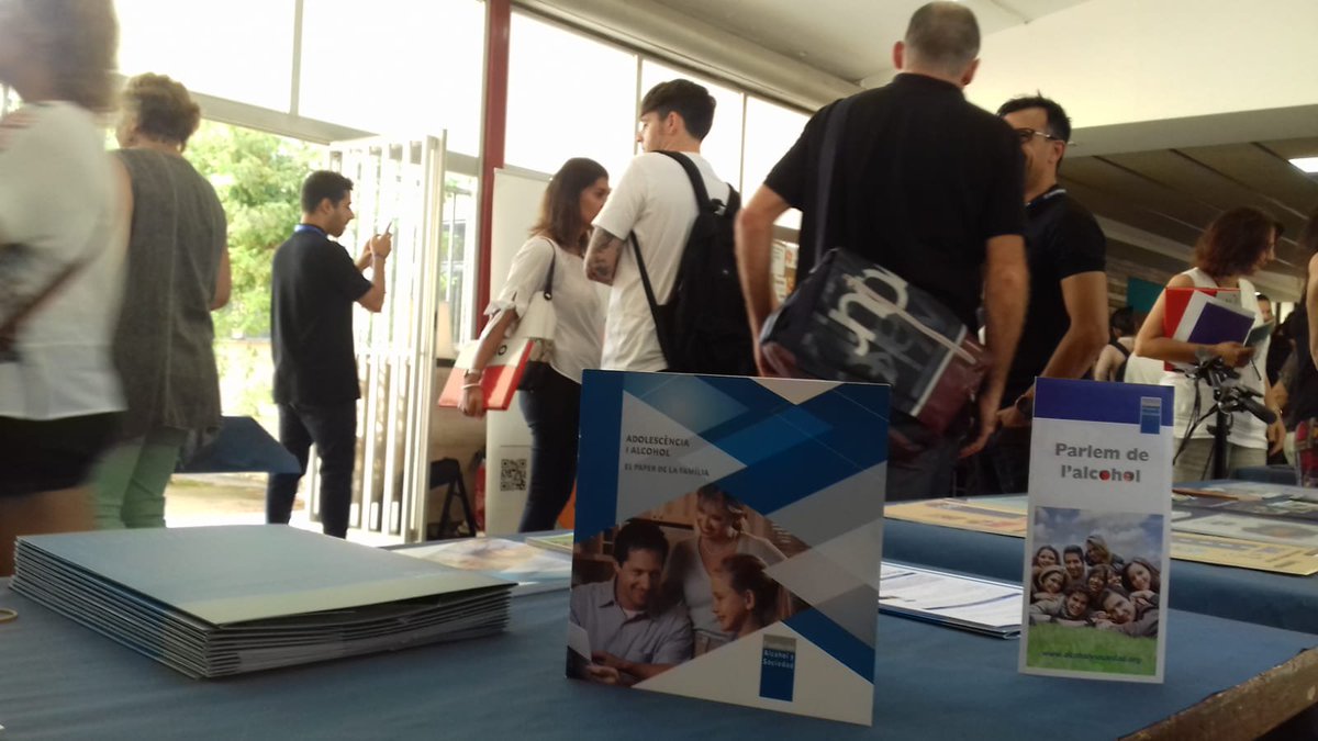 AjBadalona's tweet photo. 📢 #Badalona torna a impulsar la prevenció del consum d’alcohol amb el programa educatiu “Menors ni una gota” 

Fins al mes de març, 21 centres educatius de la ciutat participaran en les activitats del programa #MenorsNiGota

👉 https://t.co/zkTLIf0Fb3 https://t.co/yNXR1MFjFg