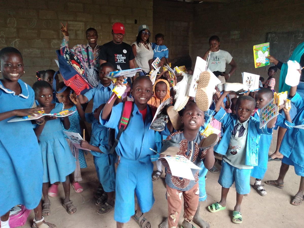 AdlaiHeroes's tweet photo. The pupils St. Mary's nursery and primary school were excited to get new #schoolmaterials.
The school was the eight (8th) school that we visited during our #penupcampaign #schooltour
#sdgs #sdg4 #BackToSchool #Adlaiheroesfoundation #happines #students #schoolchildren https://t.co/lvctgYpiWR
