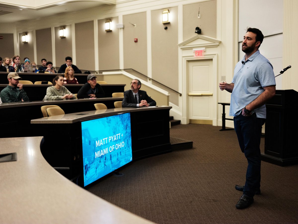 FarmerSchoolMU's tweet photo. "People want to feel like they're doing something that's different at a company that cares about them. We can't make up culture. We create environment.β -- Matt Pyatt, CEO, @ArriveLogistics https://t.co/G6x8unrmiE #MyFSB #BeyondReady #FSBexcellence https://t.co/pXJA9ANvSV